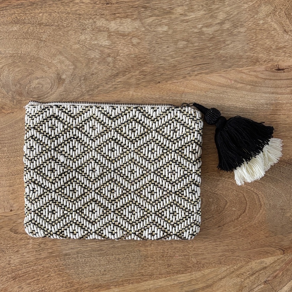NWOT Universal Thread Clutch with Tassel